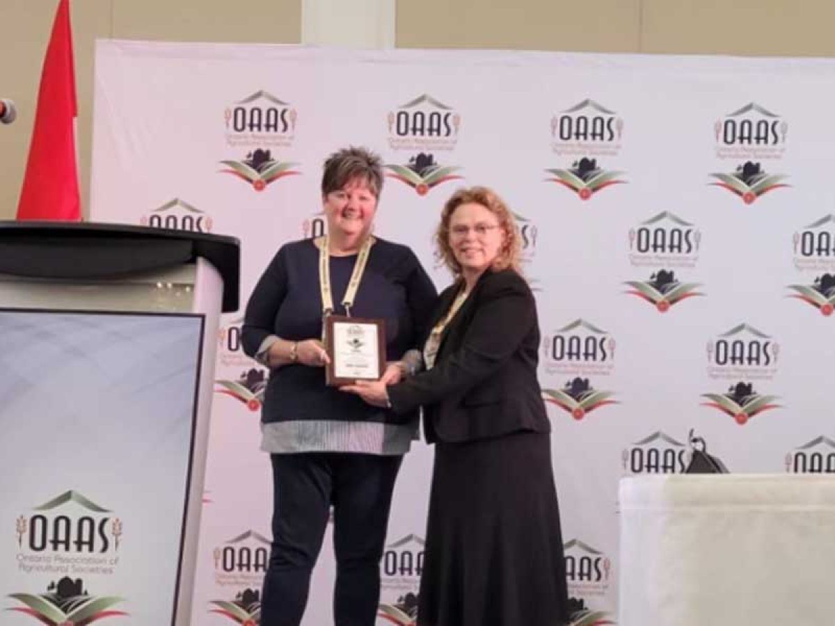 Linda Murray honoured at OAAS convention